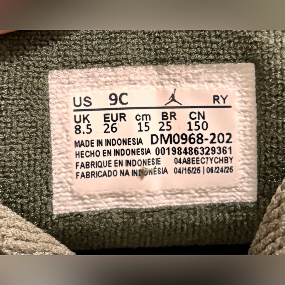 👟 New in Box Jordan 3 Family Affair Olive size 9 Toddler - Picture 9 of 10
